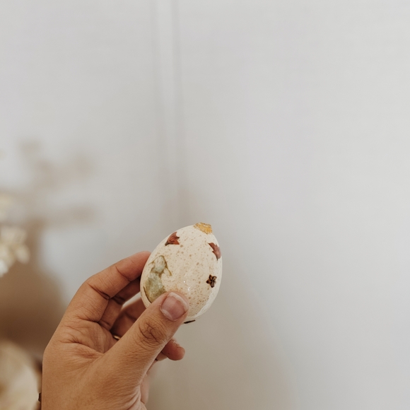 Vintage Handmade Floral Glass Easter Eggs - Picture 5 of 7